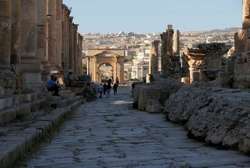 © Reuters. شرطة الأردن: طعن عدد من السياح قرب آثار رومانية في جرش