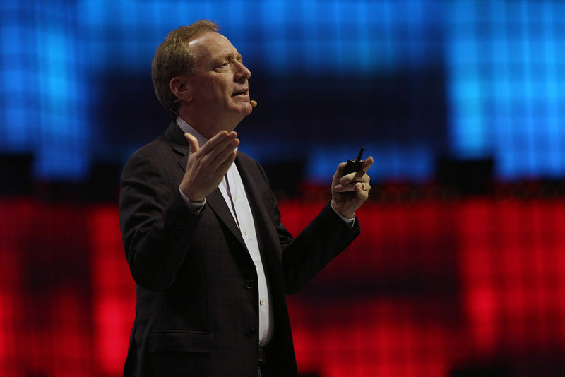 © Reuters. Microsoft's President Brad Smith speaks at the Web Summit, in Lisbon