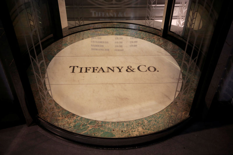 © Reuters. TIFFANY DEMANDE À LVMH DE RELEVER SON OFFRE