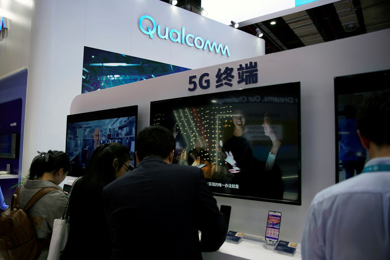 © Reuters. A Qualcomm sign is seen at the second China International Import Expo (CIIE) in Shanghai
