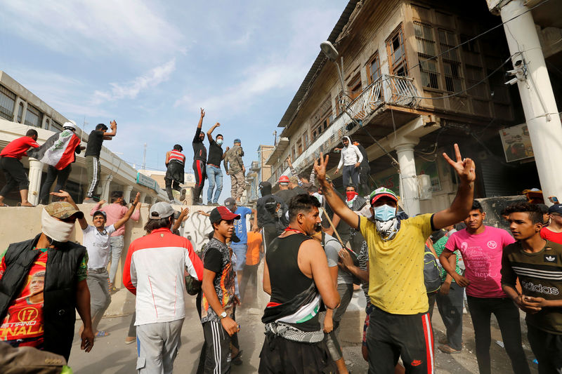 © Reuters. IRAK: TIRS SUR LES MANIFESTANTS À BAGDAD, AU MOINS 4 MORTS