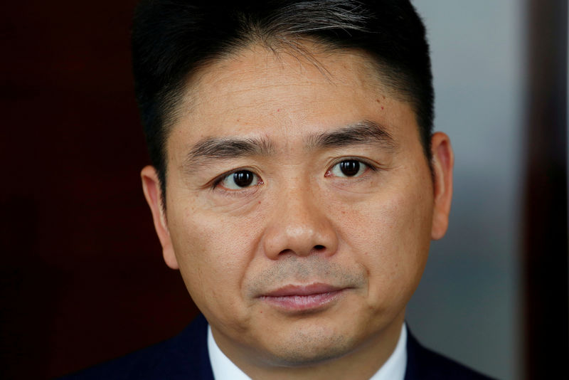 © Reuters. FILE PHOTO: JD.com founder Richard Liu attends a Reuters interview in Hong Kong