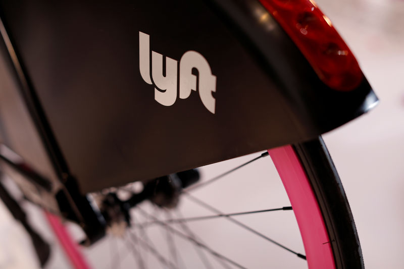 © Reuters. A Lyft bicycle is shown at the Lyft listing on the Nasdaq during an IPO event in Los Angeles