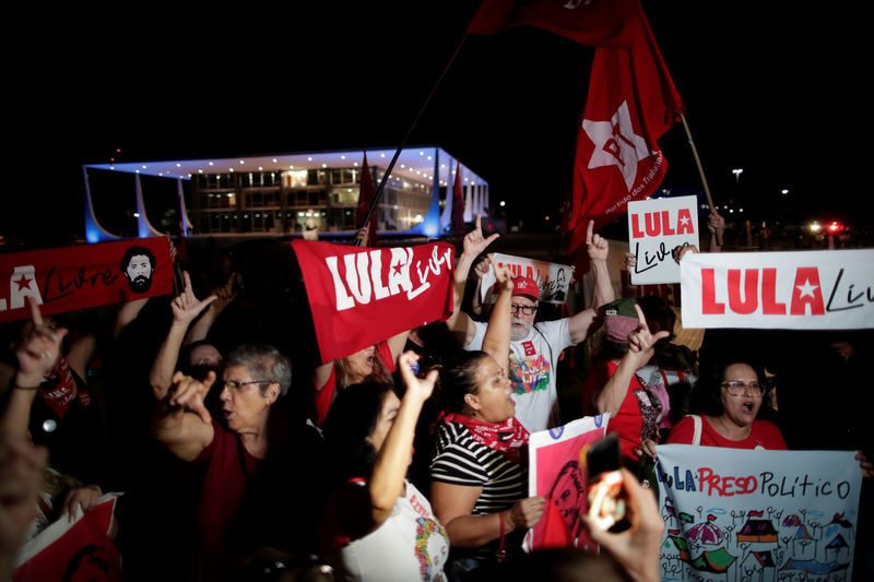 Defesa pedirá liberdade imediata de Lula na 6ª, com base em decisão do STF