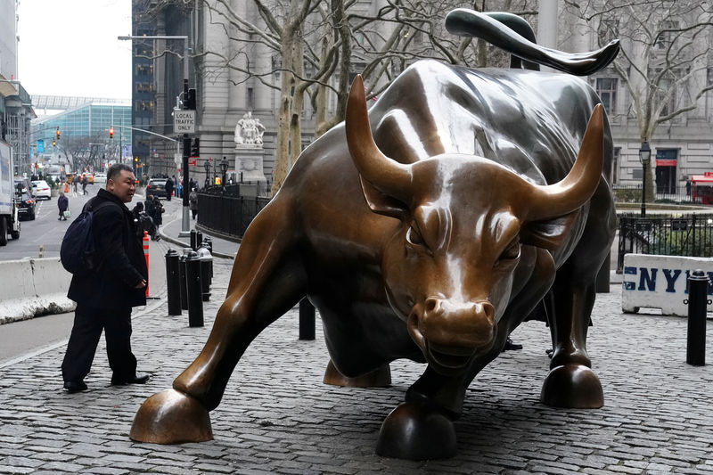 Dow Jones y S&amp;P 500 cierran en niveles récord en Wall Street