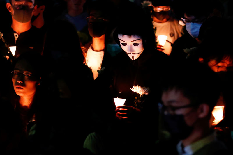 Morre estudante de Hong Kong que sofreu queda durante ação da polícia contra manifestantes