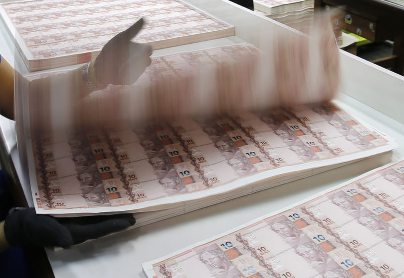 © Reuters. Produção de papel-moeda na Casa da Moeda do Brasil, no Rio de Janeiro