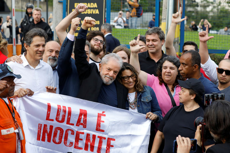 Lula deixa prisão em Curitiba