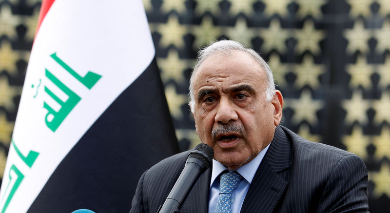 © Reuters. رئيس وزراء العراق: استمرار التظاهرات يجب أن يخدم عودة الحياة الطبيعية