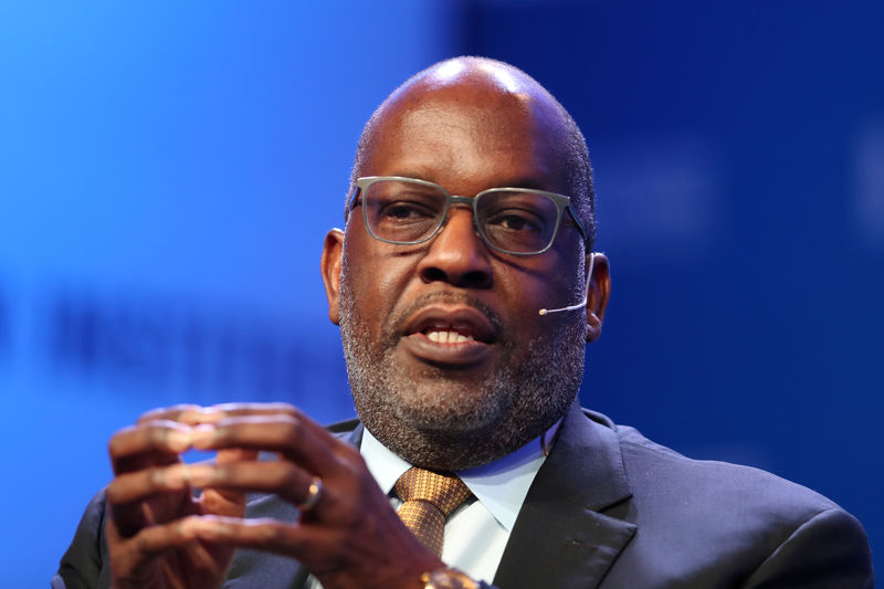 © Reuters. FILE PHOTO: Bernard J. Tyson, Chairman and CEO of Kaiser Permanente, speaks at the 2019 Milken Institute Global Conference in Beverly Hills