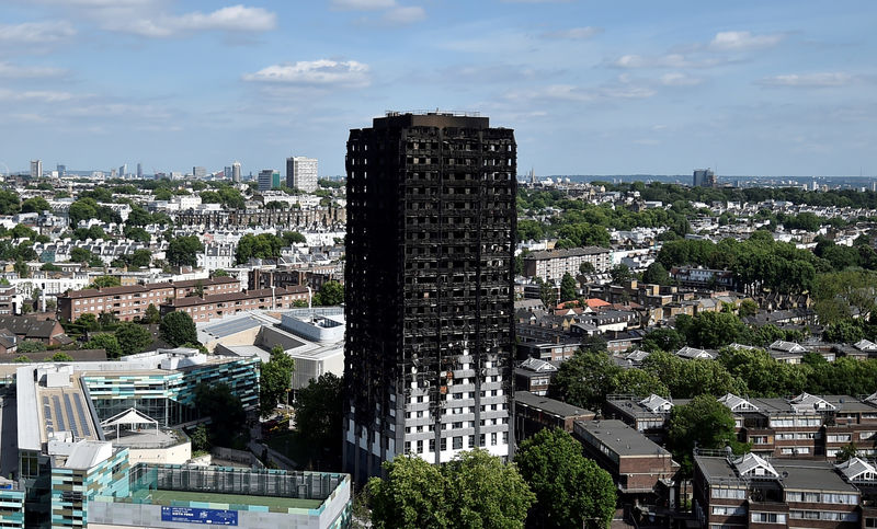 © Reuters. FILE PHOTO: Extensive damage is seen to the Grenfell Tower block which was destroyed in a disastrous fire, in north Kensington, West London