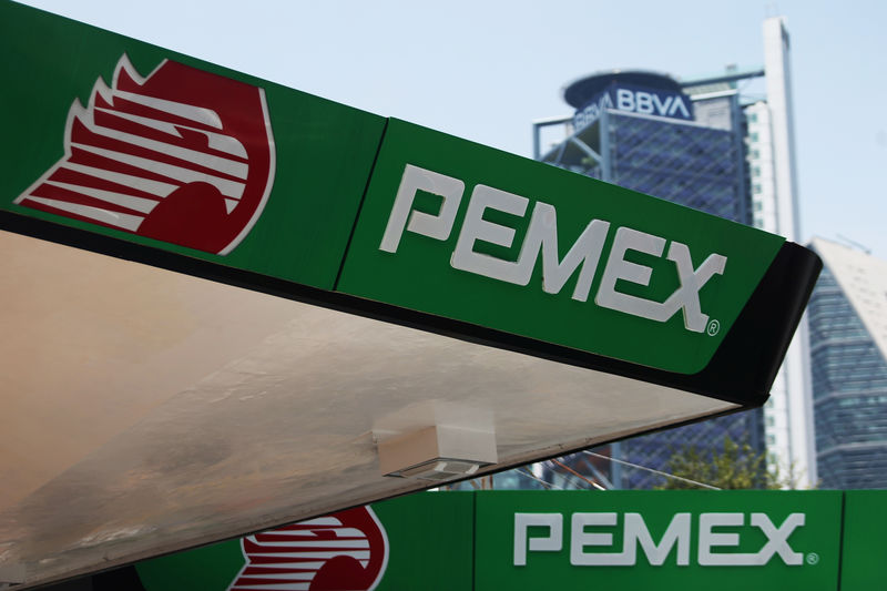 © Reuters. FILE PHOTO: A Pemex gas station is seen in Mexico City