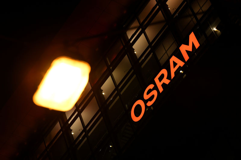 © Reuters. The logo of German lighting manufacturer Osram is illuminated