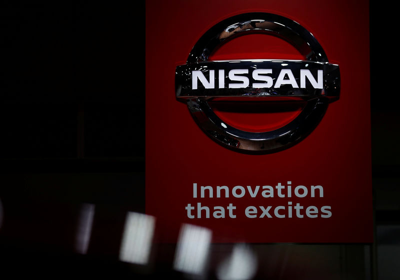 © Reuters. FILE PHOTO: Nissan logo is seen in Tokyo Motor Show in Tokyo