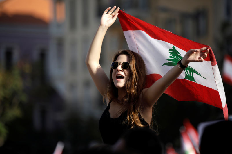 الأمم المتحدة تحث لبنان على تشكيل حكومة تتحلى بالكفاءة والمصارف تغلق أبوابها