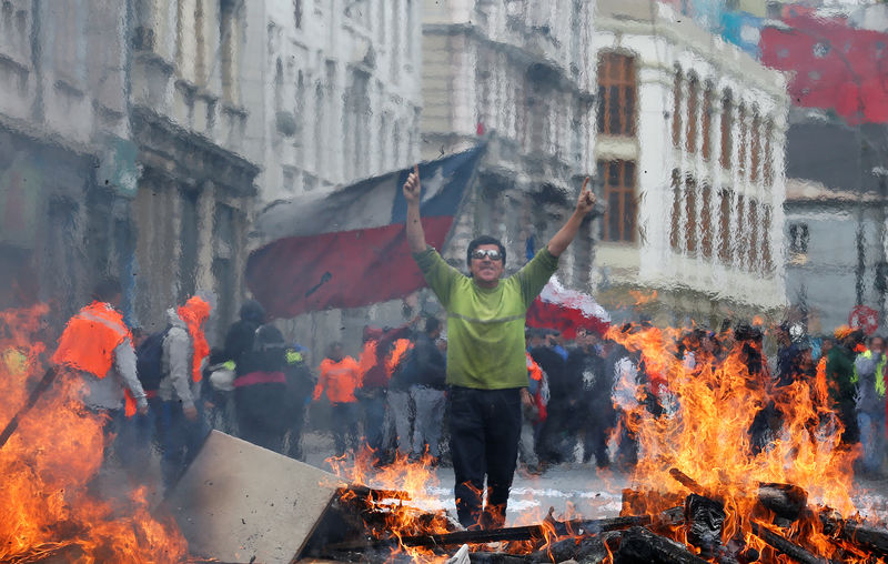 © Reuters. チリ、デモ収束のめど立たず　新たな大規模スト計画　ペソ最安値