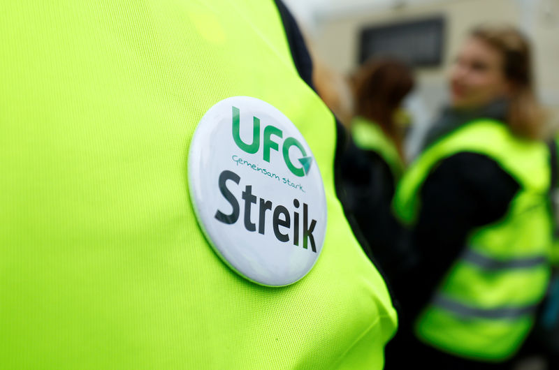 © Reuters. FILE PHOTO: Strike of Germany's cabin crew union (UFO) at Frankfurt Airport