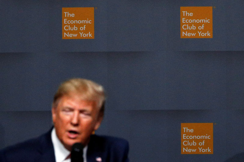 © Reuters. ترامب يقول أمريكا تراقب الشخص الثالث في ترتيب القيادة بعد البغدادي