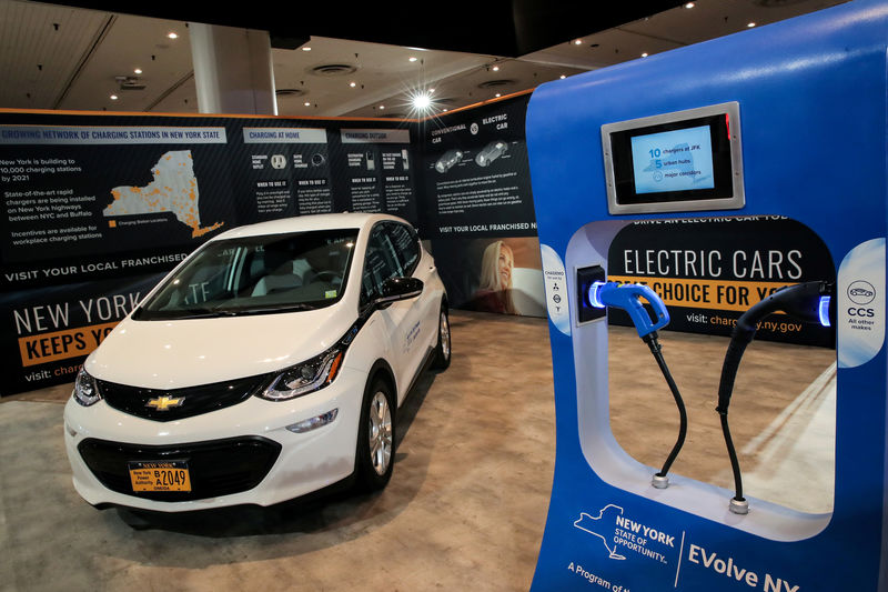 U.S. auto showrooms need more electric cars, environmental group says