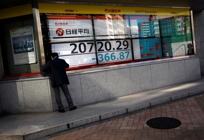 © Reuters. المؤشر نيكي يهبط 0.34% في بداية التعامل بطوكيو
