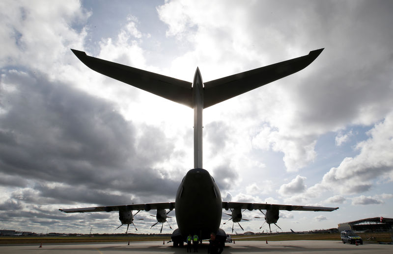 © Reuters. FILE PHOTO - A French Air Force Airbus A400M is seen on the tarmac at the factory of French aircraft manufacturer Dassault Aviation in Merignac