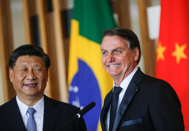 © Reuters. Presidente Jair Bolsonaro e presidente chinês, Xi Jinping, após reunião bilateral em Brasília