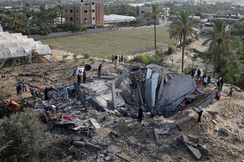 مسعفون: مقتل ستة مدنيين في ضربة إسرائيلية في غزة