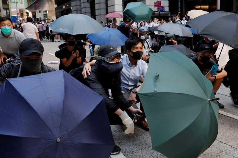香港金融機関、シャッター下ろし自宅勤務も　騒乱拡大で安全策