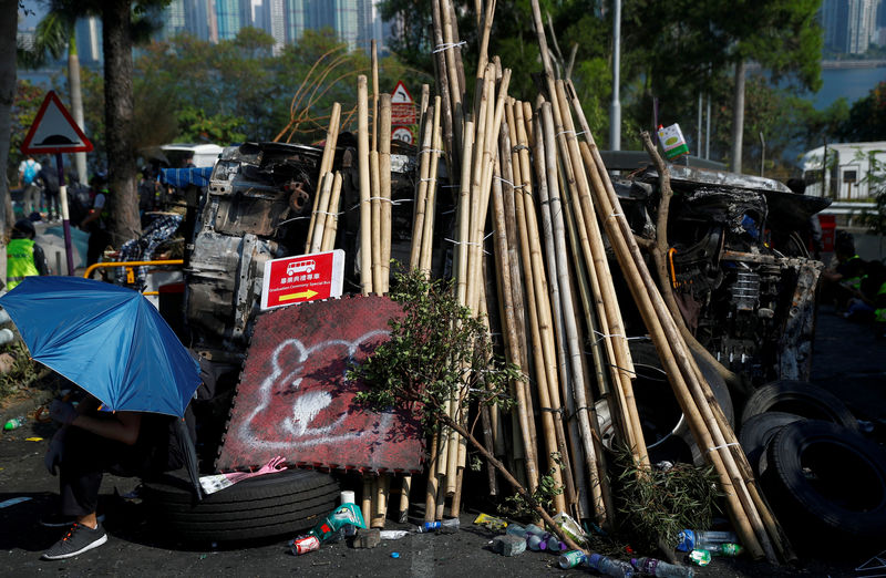 Estudantes de Hong Kong se preparam para novos confrontos com a polícia