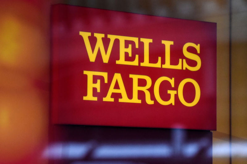 © Reuters. A Wells Fargo logo is seen in New York City