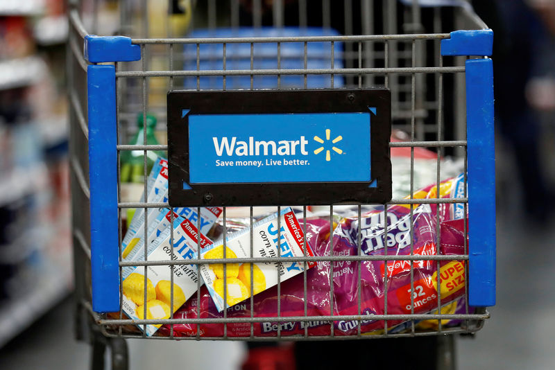 Walmart posts strong results ahead of holidays, earns praise from Trump