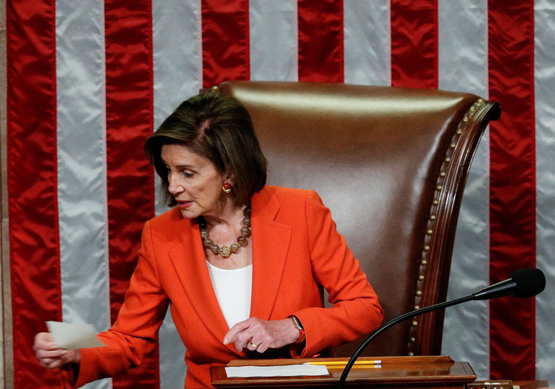 Pelosi diz que Trump admitiu suborno; inquérito de impeachment se intensifica