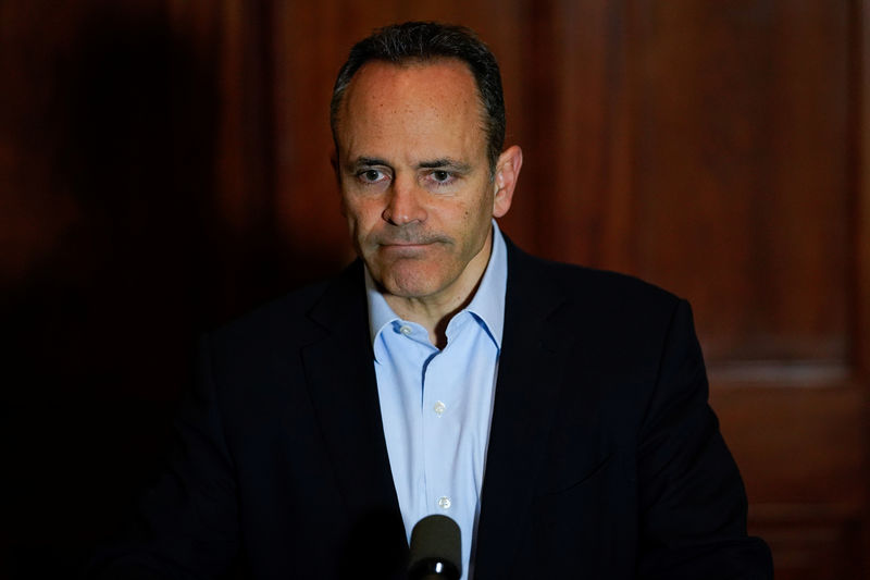 © Reuters. Kentucky Governor Matt Bevin concedes the gubernatorial election, acknowledging that the recanvass of votes will not offer him a path to victory during a press conference at the Capitol Building in Frankfort