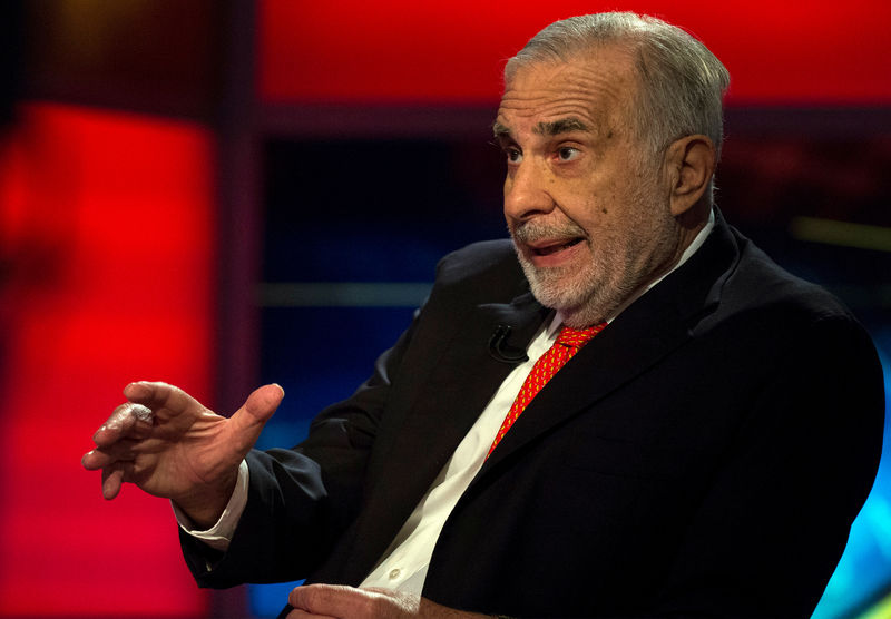 © Reuters. FILE PHOTO: Carl Icahn gives an interview on FOX Business Network's Neil Cavuto show in New York