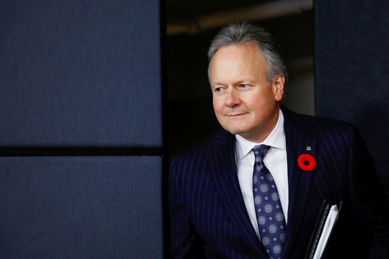 © Reuters. FOTO DE ARCHIVO: El gobernador del Banco de Canadá, Stephen Poloz, llega a una conferencia de prensa luego de anunciar la última decisión sobre tasas en Ottawa