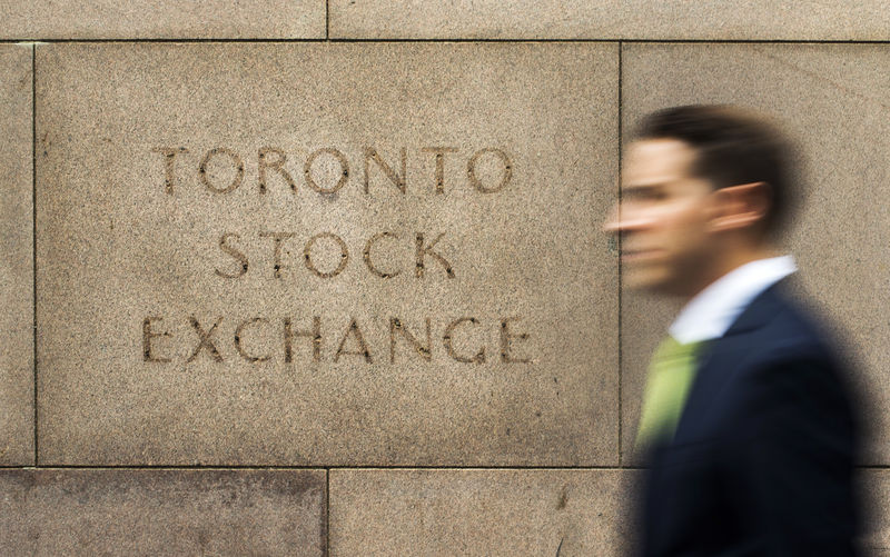 © Reuters. A man walks past an old Toronto Stock Exchange sign in Toronto
