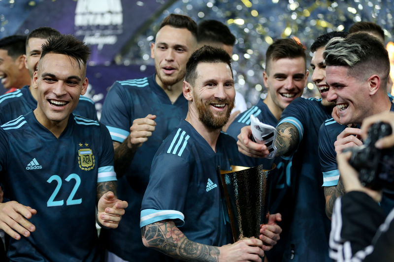 Brasil desperdiça pênalti e perde para Argentina em Riad