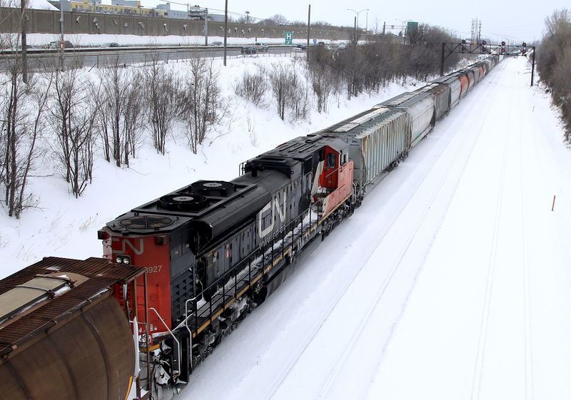 © Reuters. A Canadian National Railway train travels eastward on a track in Montreal