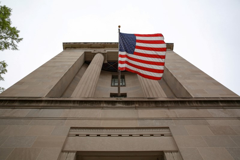 © Reuters. FILE PHOTO: A general view of the Department of Justice building is seen ahead of the release of the Special Counsel Robert Mueller's report in Washington