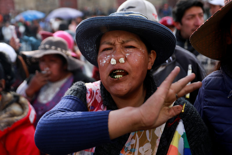 © Reuters. بوليفيا تنحي باللوم على كوبيين في إثارة قلاقل وتطرد الدبلوماسيين الفنزويليين