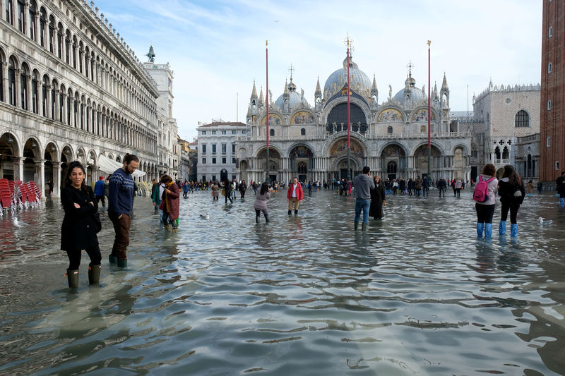 مدينة البندقية الإيطالية تواجه يوم الأحد موجة مد استثنائية أخرى