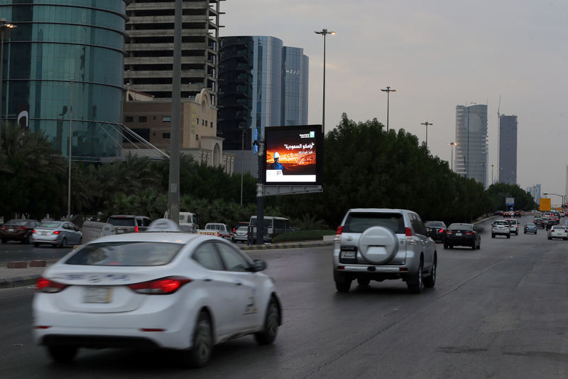 © Reuters. A billboard display an advert for Saudi Aramco in the streets in Riyadh