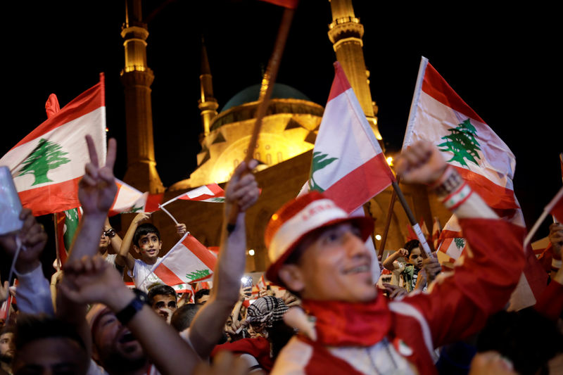 © Reuters. Protesters gesture as they wave flags at a demonstration during ongoing anti-government protests in Beirut