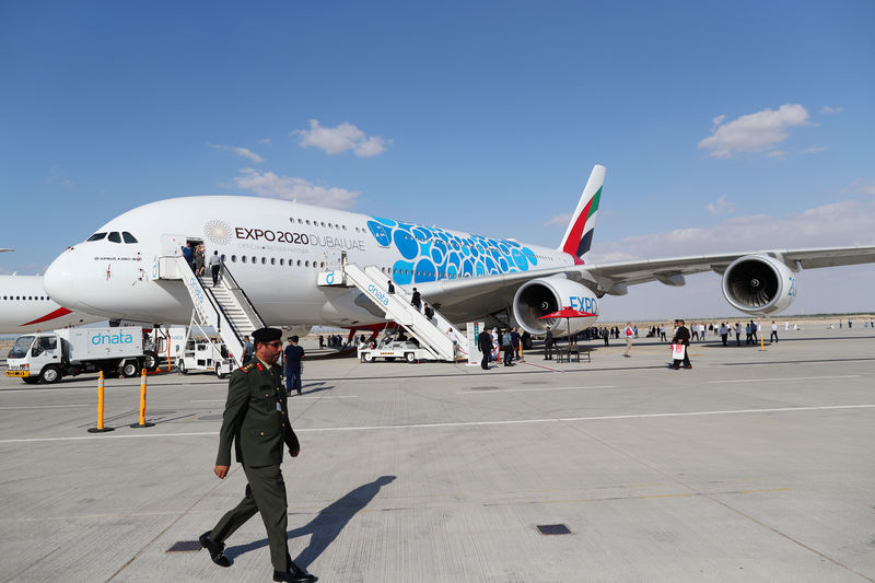 Boeing, Airbus kept in suspense over big Dubai jet deals