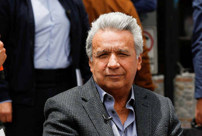 © Reuters. FILE PHOTO: Ecuadorian President Lenin Moreno visits areas affected by protests, in Quito