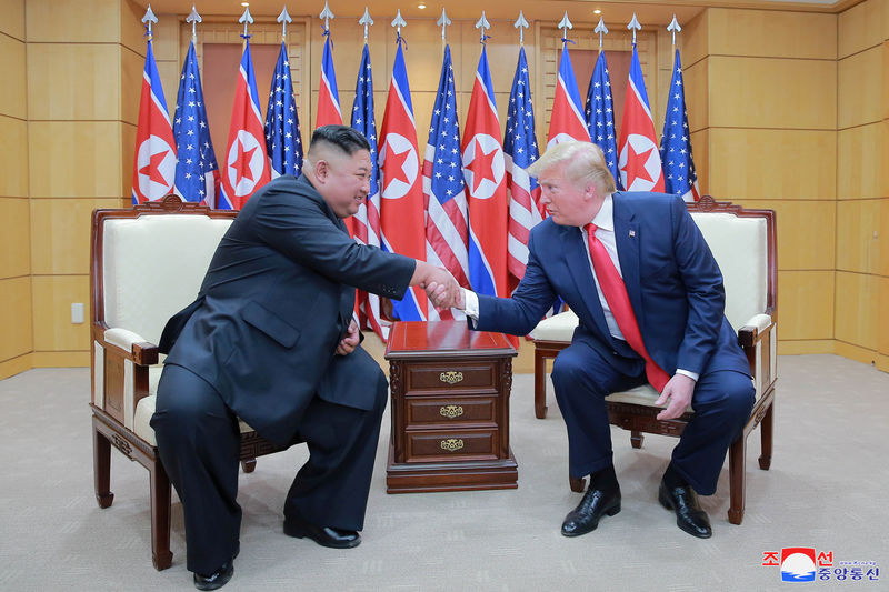 © Reuters. كوريا الشمالية: لا لمحادثات أخرى مع أمريكا يتباهى بها ترامب