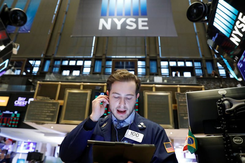 © Reuters. A trader works on the floor at the NYSE in New York