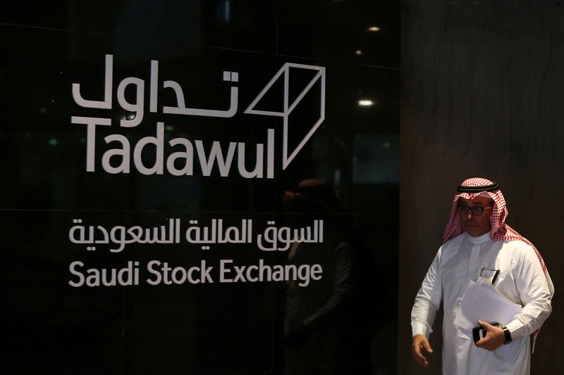بورصة السعودية ترتفع بدعم من الأسهم المالية، ومصر تهبط بفعل موجة بيع في الأسهم القيادية