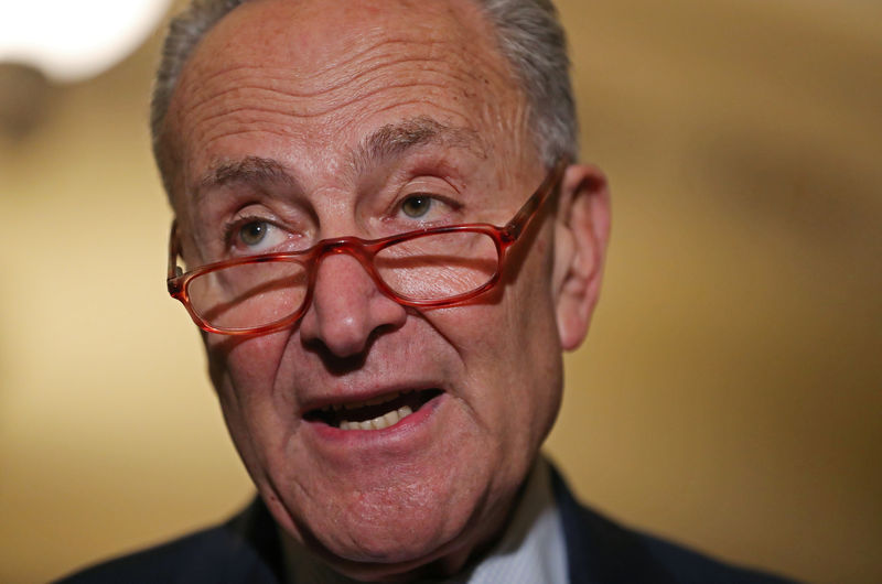 © Reuters. U.S. Senate Minority Leader Chuck Schumer (D-NY) talks to reporters after the weekly Senate policy lunches at the U.S. Capitol in Washington