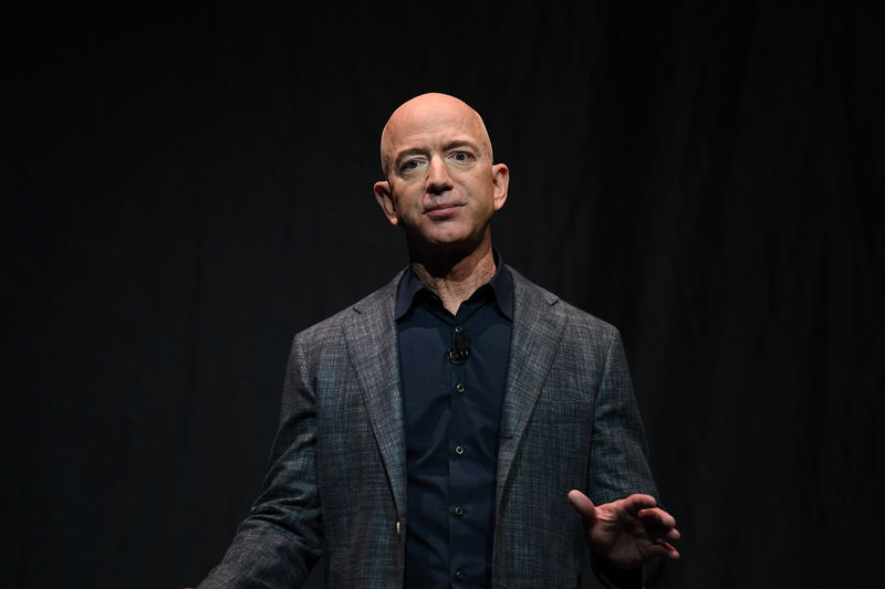 © Reuters. FILE PHOTO: Founder, Chairman, CEO and President of Amazon Jeff Bezos speaks during an event about Blue Origin's space exploration plans in Washington